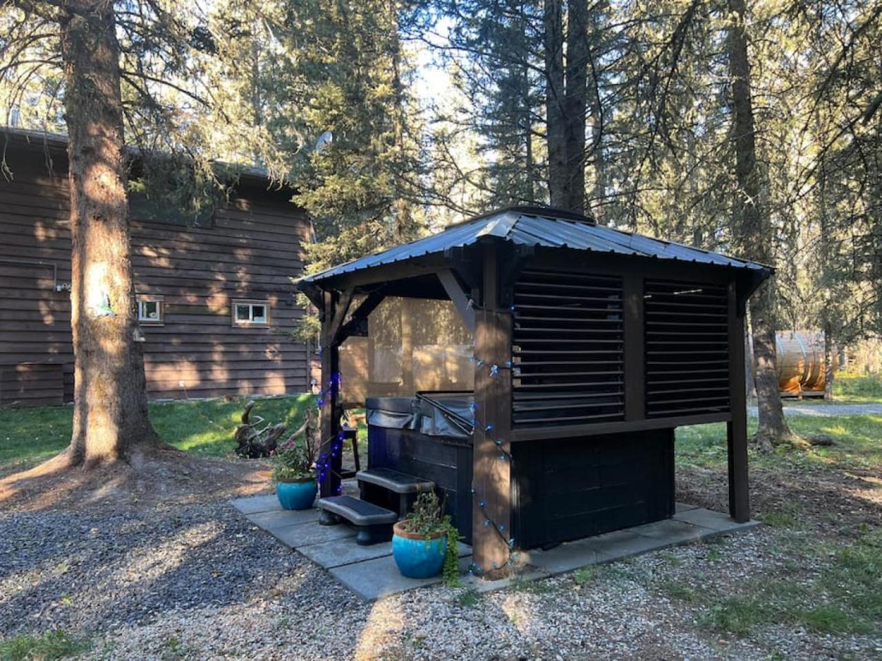 Rustic Cozy Cabin With Hot Tub Bragg Creek Exteriör bild
