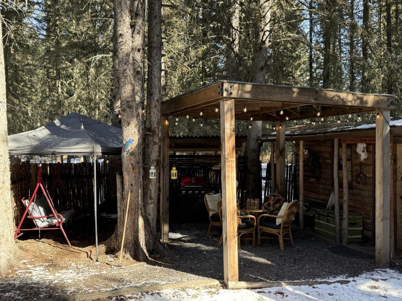 Rustic Cozy Cabin With Hot Tub Bragg Creek Exteriör bild