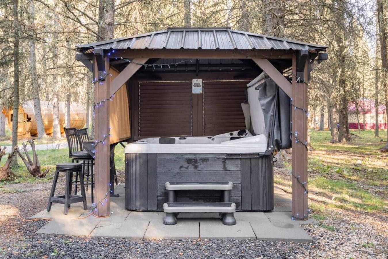 Rustic Cozy Cabin With Hot Tub Bragg Creek Exteriör bild
